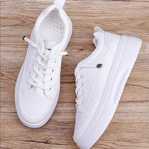 Minimalist Lace Up Front Flatform Sneakers